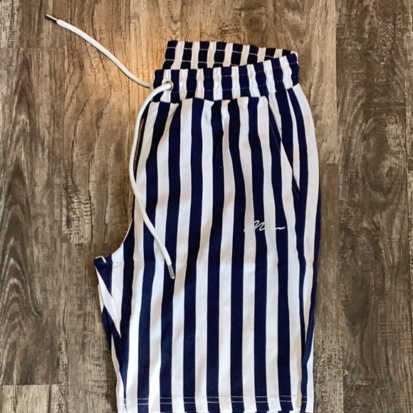 boohooMAN | Jacquard Stripe Shirt & Shorts - Picture 6 of 10